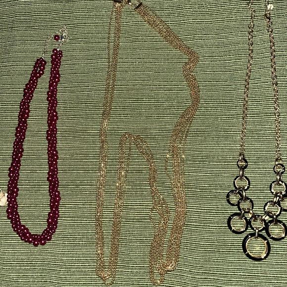 Jewelry Bundle of 4 Assorted Necklaces - Picture 7 of 7